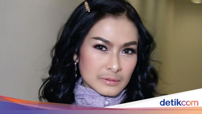 Iis Dahlia Bicara Soal Rahasia Awet Berumah Tangga