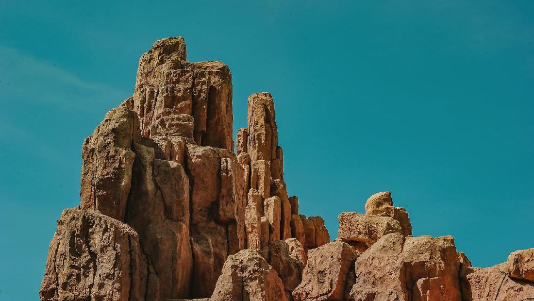 Merupakan Pertanda Buruk, Ini 5 Arti Mimpi Jatuh Ke Dalam Jurang