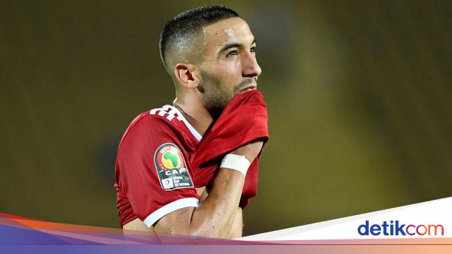 Chaotic!  Ziyech fusses with Morocco coach