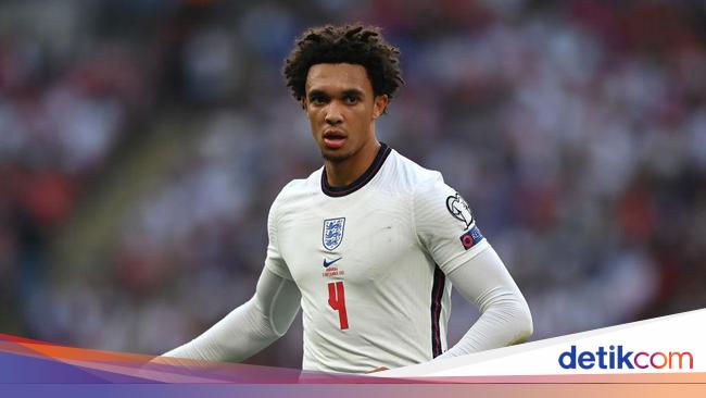 Southgate Reveals Reasons For Playing Alexander-Arnold As Midfielder