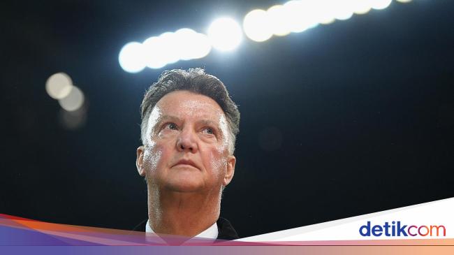 Van Gaal’s Debate with Journalists over Chelsea’s Defensive Football