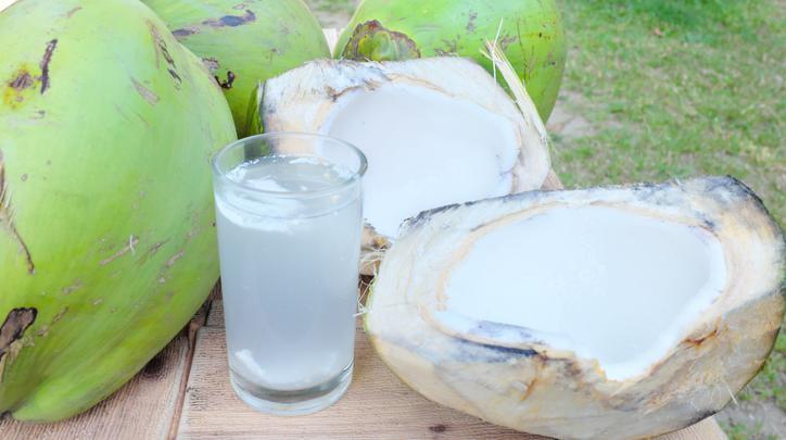 Setelah vaksin minum air kelapa