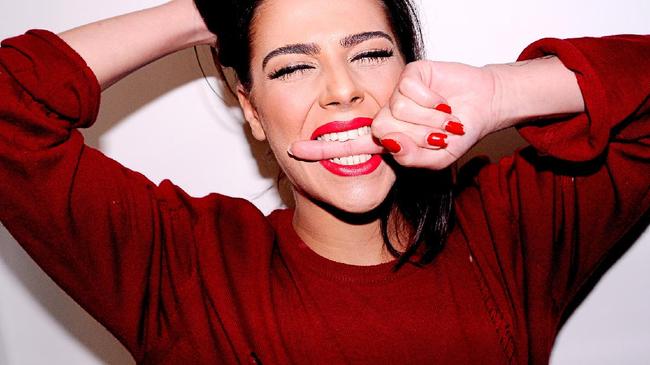 Tips Jadul Bikin Lipstik Tanah Lama di Bibir, Sudah Pernah Coba?