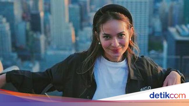 Dikabarkan Dekat dengan Dikta, Enzy Storia: Doakan Saja Ya!