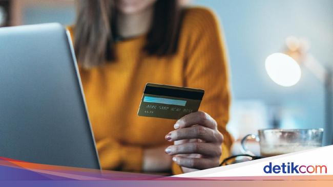 Tak Pakai Visa-Mastercard, Jokowi Wajibkan KL Pakai Kartu Kredit Pemerintah!