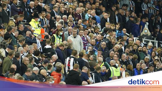 Whoops!  There is a Collapsed Supporter in the Newcastle Vs Tottenham Match