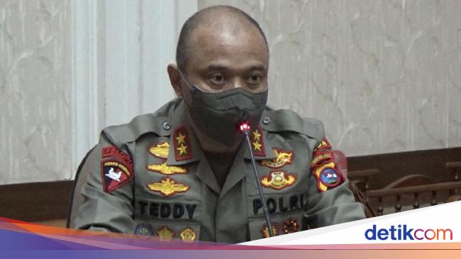 Irjen Teddy Minahasa Minta Didampingi Pengacara Keluarga