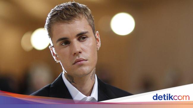 Justin Bieber 'Jualan' Air Minum di Piala Dunia, Nggak Pakai Botol