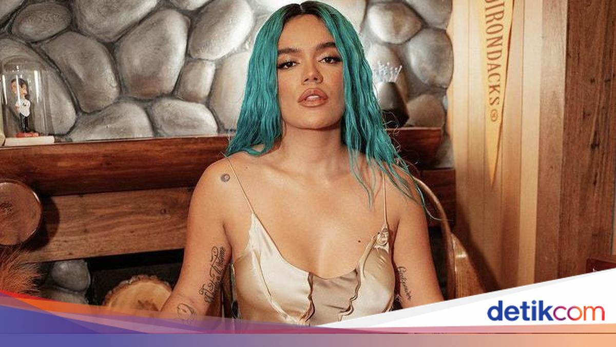 Colombian Singer Karol G Takes a Tumble Onstage During Concert