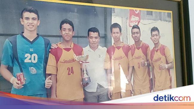 Mother’s Childhood Story of Indonesian National Team Goalkeeper Nadeo Argawinata