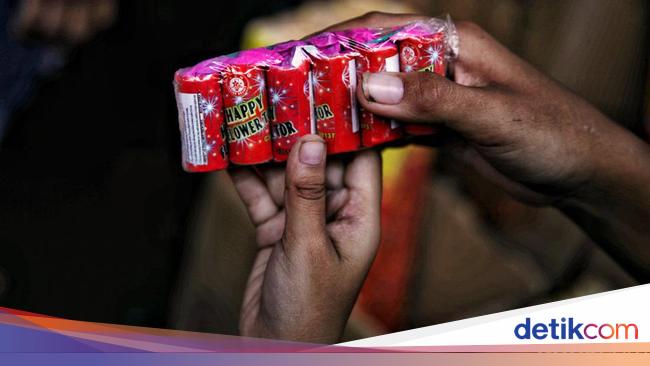 Satpol PP DKI Ingatkan Warga Tak Boleh Nyalakan Petasan Rayakan Tahun Baru