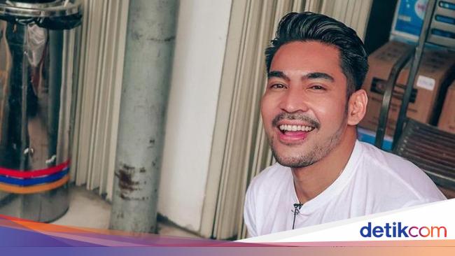 Umbar Kebersamaan dengan Ibunda, Robby Purba Cuek Disebut Anak Mami