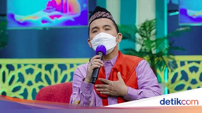 Ustaz Maulana Jawab Kabar Dekat dengan Perempuan Usai Istri Meninggal