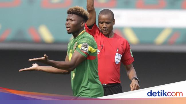 Chaotic!  Referee Keblinger Twice Ends Tunisia Vs Mali