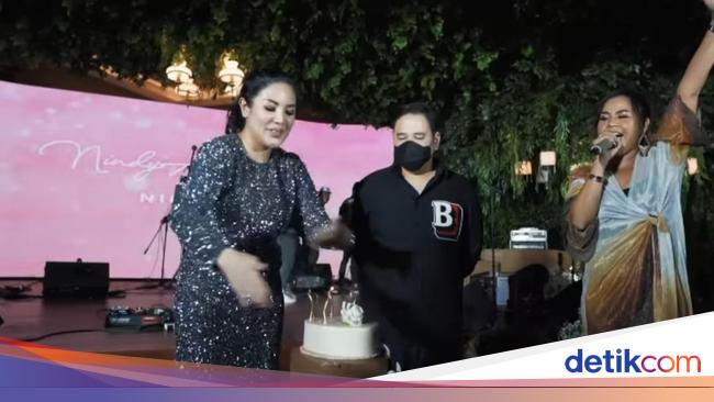 Nindy Ayunda dan Dito Mahendra Dicurigai Putus karena Hal Ini