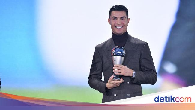 Ronaldo Received FIFA 2021 Special Award