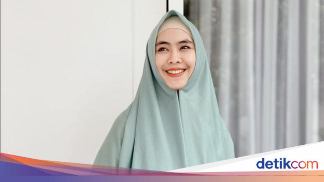 Dukungan Oki Setiana Dewi Buat Orang-Orang yang Berbagi di Bulan Ramadan