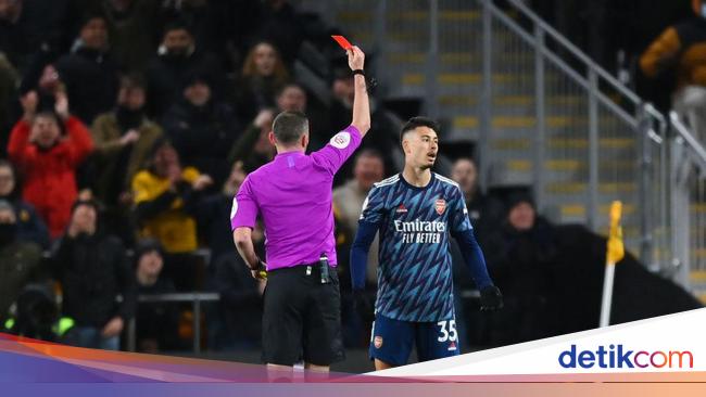 Chaotic!  Martinelli Gets Two Yellow Cards At Once, The Referee Is Sent Out