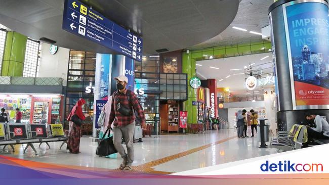 Ingat! Naik KA Tetap Wajib Booster dan Pakai Masker