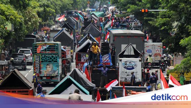 Ditagih DPR, Larangan Truk 'Obesitas' Jadi Jalan 2023?