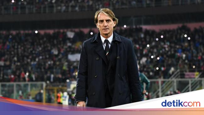 Mancini Makes Sure to Stay in Italy, hints at reshuffle