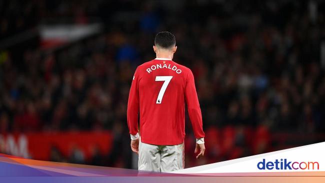 Manchester United Consider Selling Cristiano Ronaldo