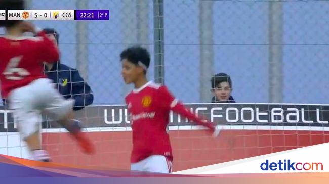 Soooo!  The moment Cristiano Ronaldo Jr scored for Manchester United