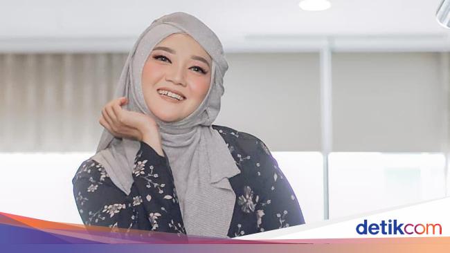 Dulu Dikenal Penyanyi Religi Cilik, Kini Sulis Sibuk Apa?