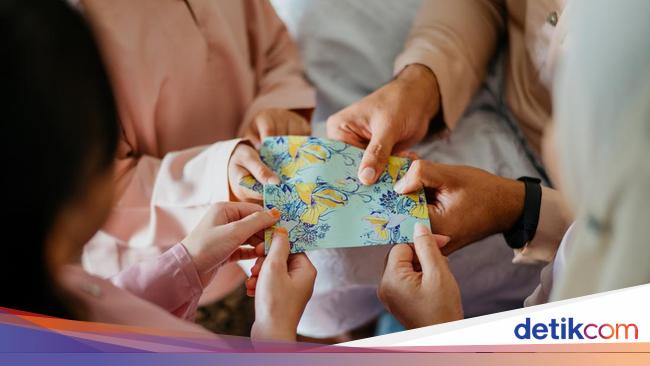 Kenapa Ada Tradisi 'Salam Tempel' saat Lebaran? Begini Sejarahnya