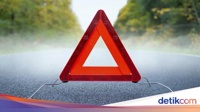 Kejadian Bus Alami Pecah Ban di Tol JORR Arah Jatiwarna, Lalu Lintas Macet Parah