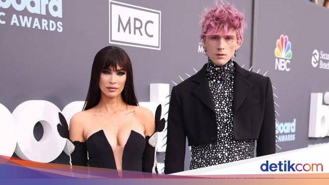 Ramai Isu Selingkuh, Machine Gun Kelly Ngaku Kesetrum di Atas Panggung