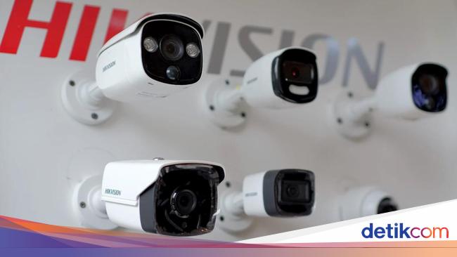 Warga Rebahan 'Live' di CCTV Pemkot Semarang, Kok Bisa?