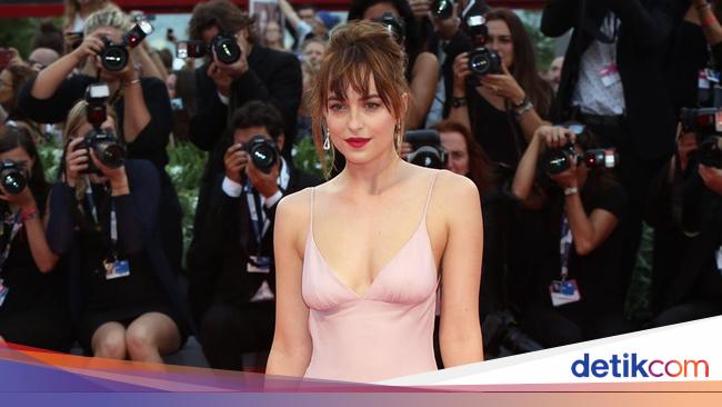 Kisah Kebencian Dakota Johnson pada Antonio Banderas