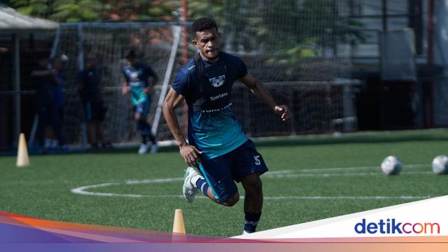 Performa Ricky Kambuaya kok Melorot di Persib?