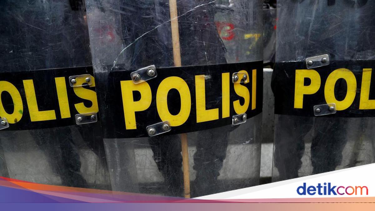Polisi Tangkap 11 Orang Saat Patroli di Jakpus, Sita Sajam-Ribuan Tramadol