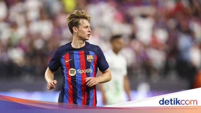 De Jong Must Sue Barcelona!