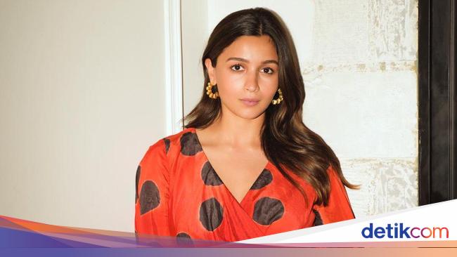 Alia Bhatt Ternyata Tak Suka Keramaian: Aku Canggung Banget!