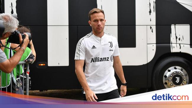 Arthur subit immédiatement des tests médicaux à Liverpool !