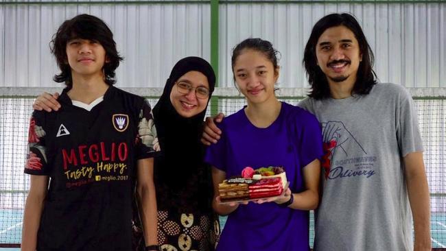 Olomon xotini porno Er-xotinlar yoki Sex on the Side 2 ni onlayn tomosha qiling