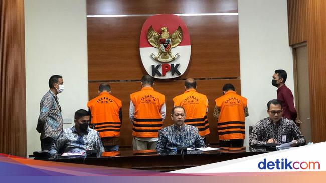 KPK Tahan 4 Tersangka Kasus Korupsi Dana UMKM Fiktif Jabar 2012-2013