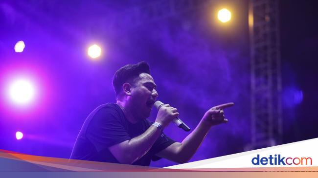 Nassar Cerita Pengalaman Celana Robek Saat Manggung