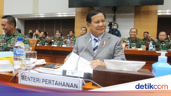 Prabowo Fokus Kerja Sebagai Menhan, Untung Apa Rugi untuk Elektabilitas?