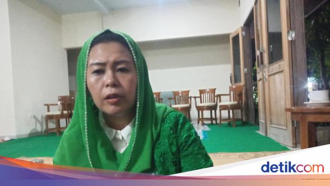 Yenny Wahid Nyanyi 'Gibran Wae' di Acara Kopdarnas PSI