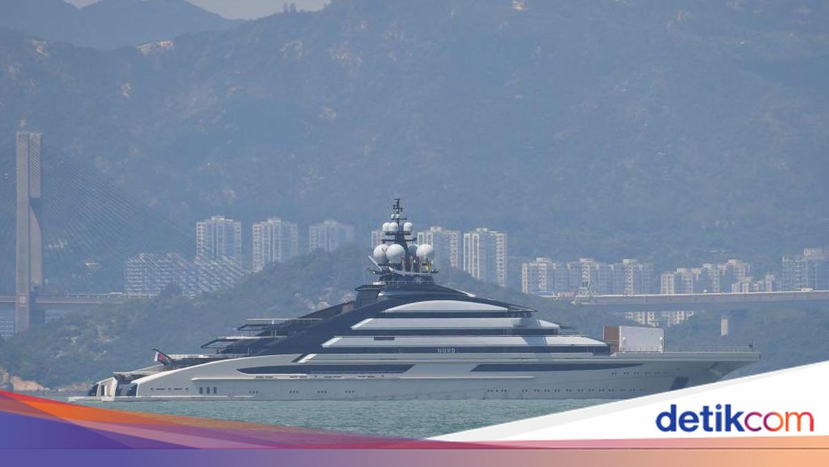 Kapal Pesiar Canggih Rusia Dibiarkan AS dan Iran Lewat Hormuz