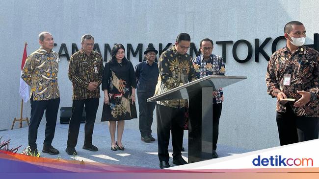Anies Resmikan Taman Makam Tokoh Bangsa di TPU Karet Bivak
