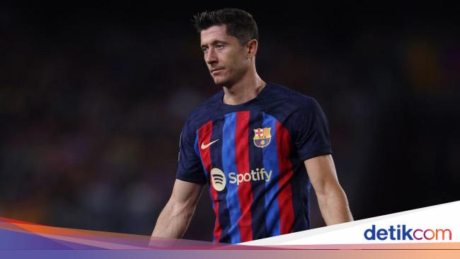 Disappointed Robert Lewandowski at Barcelona