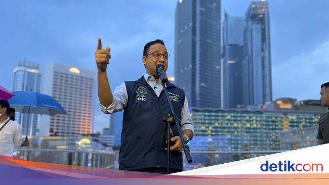 Anies Merasa Bersyukur Atap Halte Bundaran HI Bocor Saat Peresmian