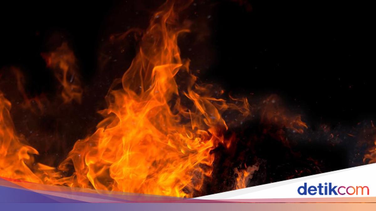 Sopir Angkot Tanah Abang Bakar Rekan Kini dalam Pengejaran