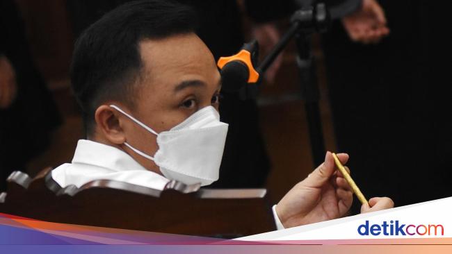 Sambo Ternyata Pinjam Nama Bripka Ricky Buka 2 Rekening dan Beli Motor