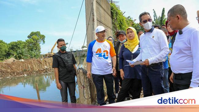 Heru Budi Tinjau Proyek Tanggul Kali Semanan Jakbar: Upaya Kendalikan Banjir